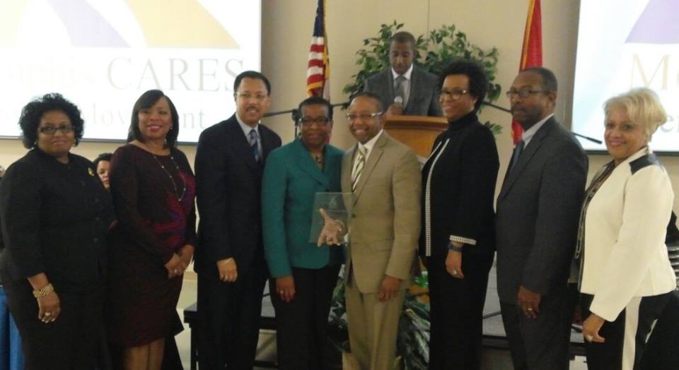 Rev. Marilynn Robinson and Rev. Kenneth S. Robinson, MD (center, holding award)
